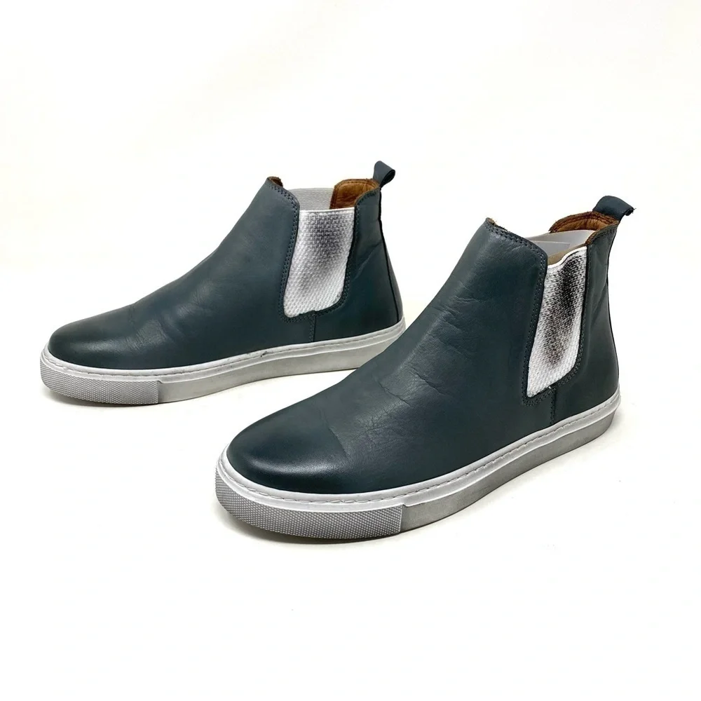 Bueno Rant Leather distressed sneakers in Ash